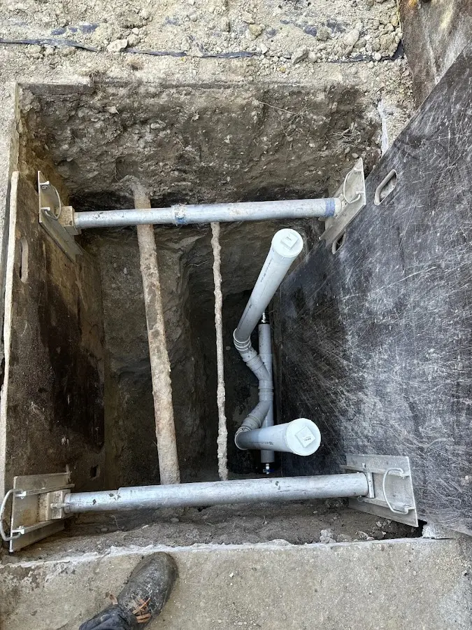 Experienced plumber completing Gas Line Repair work in River Oaks